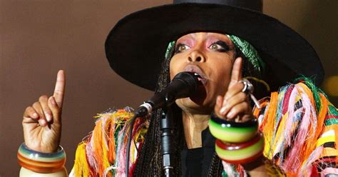 Beyoncé slammed for copying Erykah Badu with album cover as star