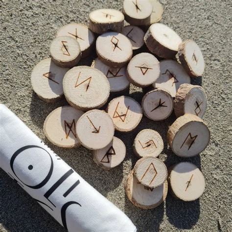 Runes Divinatoires Bois Naturel Viking OLISTIC CO