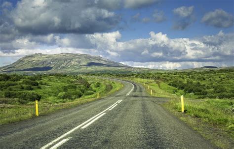 Estrada Asfaltada Curvada Nas Montanhas Altas Imagem De Stock Imagem