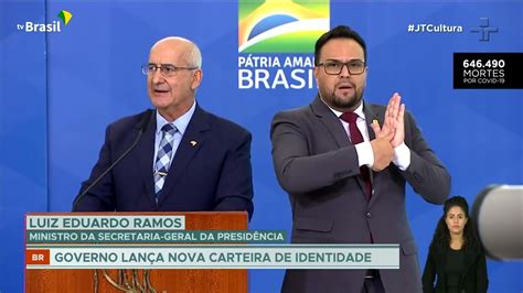 Bolsonaro Assina Decreto Para Criar Carteira De Identidade Nacional