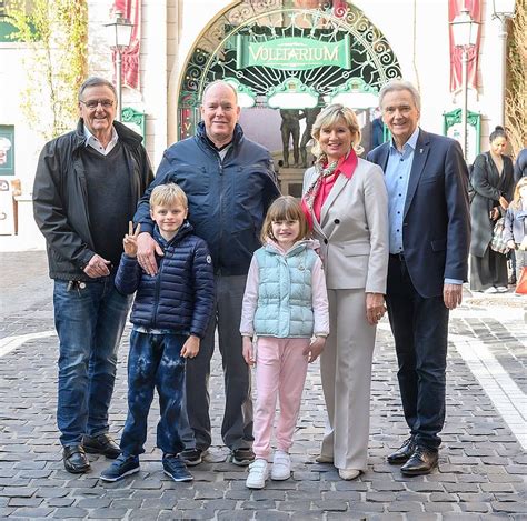 F Rstenfamilie Von Monaco Zu Besuch Im Europa Park Erlebnis Resort