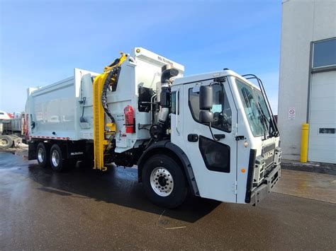 2022 MACK LR MCNEILUS ZR SIDE LOADER Amtruck Limited