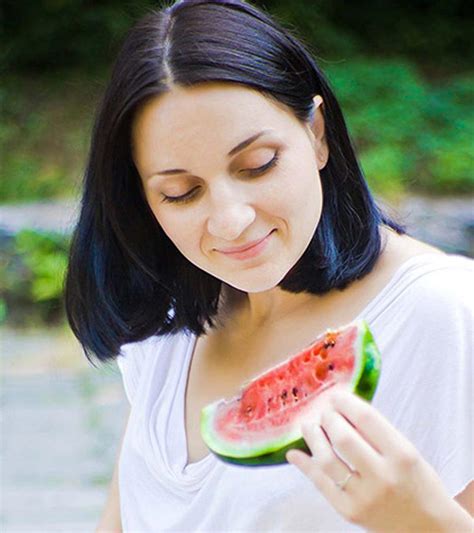 9 Healthy Reasons To Eat More Watermelon During Pregnancy MomJunction