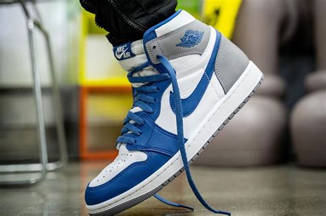 2023年1月14日発売 Air Jordan 1 High Og “true Blue” Shot Clock