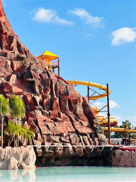 Considerado o maior parque aquático do Brasil Acqualinda é inaugurado