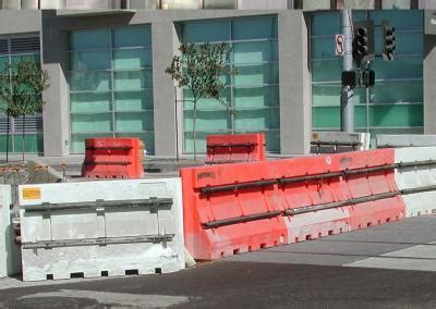 🚧 Plastic Jersey Barriers for Construction & Highway Safety!