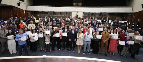 Deputado Alisson Wandscheer Homenageia Pessoas E Institui Es Da Causa