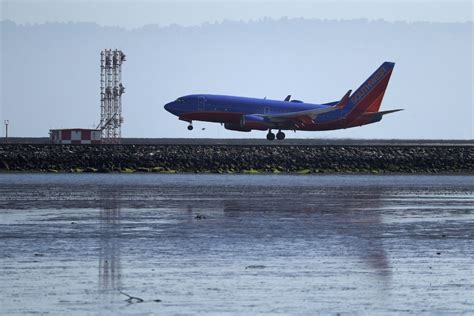 Warning: SFO’s most important runway about to close - Curbed SF