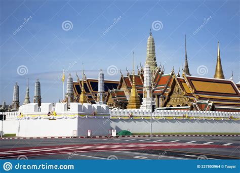 Traffic On The Phra Pinklao Bridge The Main Sanctuary Heading To Inner