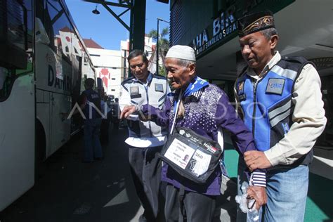 Keberangkatan Jamaah Calon Haji ANTARA Foto