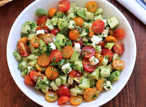 Ensalada de pepino tomate palta y queso MenúRecetas