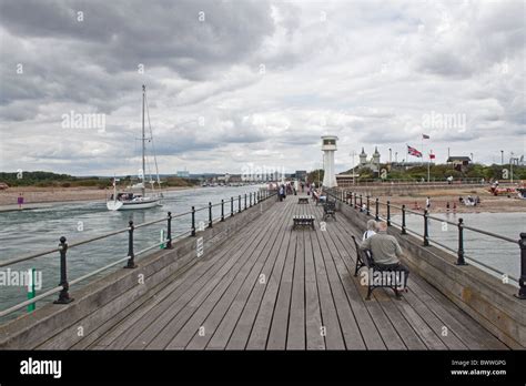 Littlehampton Pier and Harbour Entrance Stock Photo - Alamy