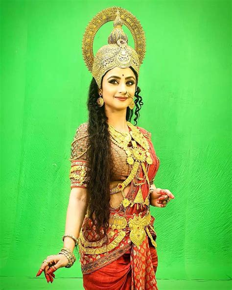 Madirakshi Mundle Profile: Net Worth, Age, Career & More