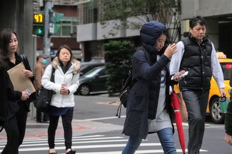 【急凍跨年夜】30日寒流來襲 氣象局首發低溫特報：北台灣恐剩6度 上報 焦點