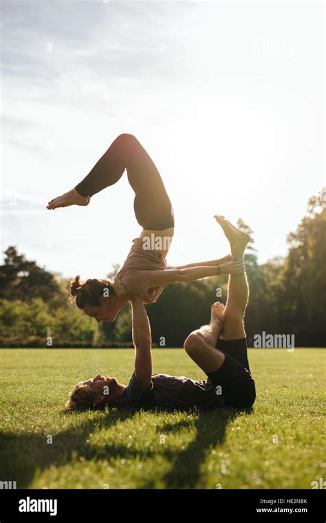 Acrobatic couple hi-res stock photography and images - Alamy