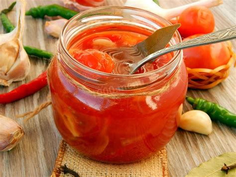 Помидоры в томатной пасте с чесноком рецепт с фото пошагово | Recipe ...