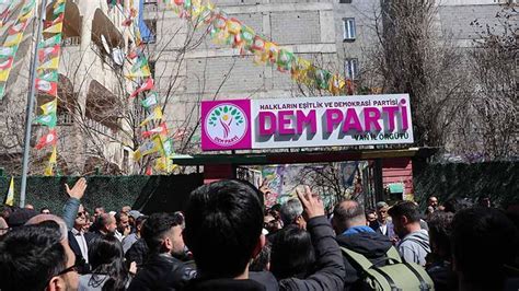 Zeydan N Memnu Haklar N N Geri Al Nmas N Protesto Eden Gruba Polis