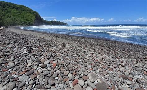 Pololu Beach & Lookout, Kapaau - Hawaii Beaches