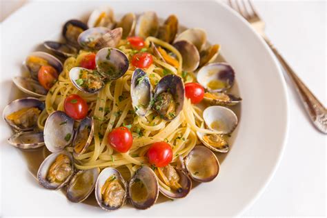 Linguine Alle Vongole Veraci Our Menu Avenue Italy Italian