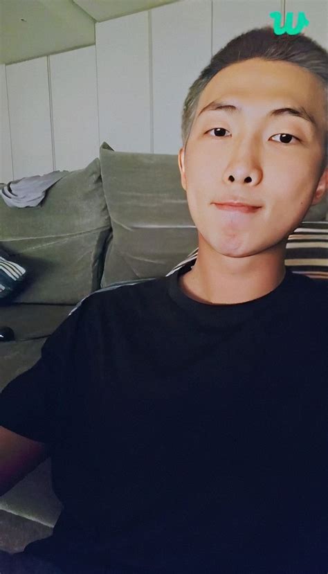 Pin De Tracy Haag Em Hot Namjoon Cantores Rapper Produtora Musical