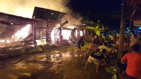 Loreto incendio arrasó con al menos 10 viviendas en el distrito de