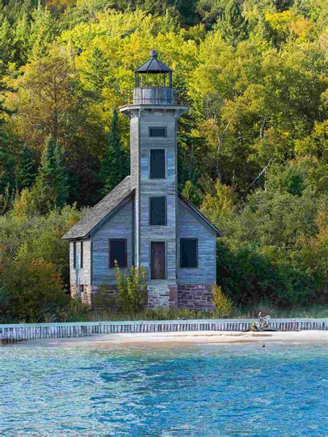 21 BEAUTIFUL Michigan Lighthouses To Visit One Day