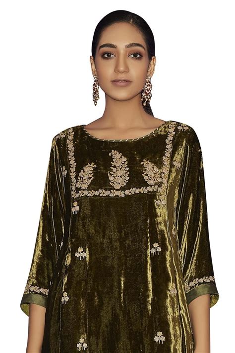 Buy Green Velvet Wide Neck Embroidered Kurta Set For Women By Sue Mue