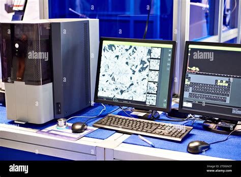 Scanning electron microscope microscope hi-res stock photography and ... 