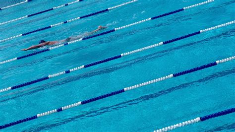 One-Hour Workout: Pace Changer Swim – Triathlete