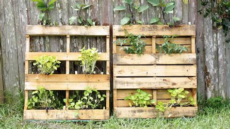 23 DIY Outdoor Pallet Projects - TheHomeRoute