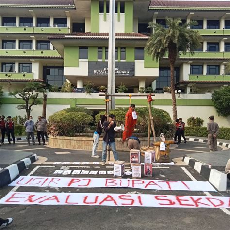 Didesak Mundur Dari Pj Bupati Tangerang Ternyata Andi Ony Prihartono