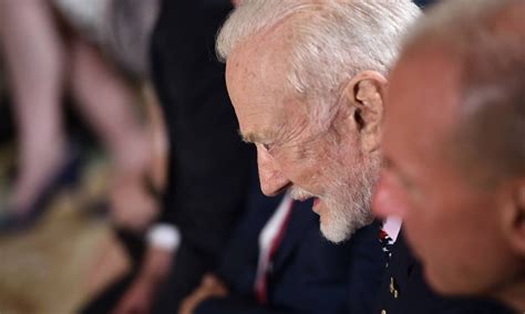 Buzz Aldrin Segundo Homem A Pisar Na Lua Processa Os Filhos Por