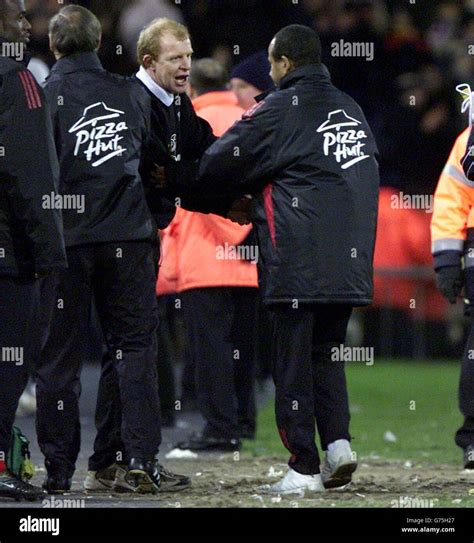 Jean Tigana Fulham Manager Hi Res Stock Photography And Images Alamy