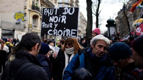 France Pension Protests Crowd Clashes With Police Retort With