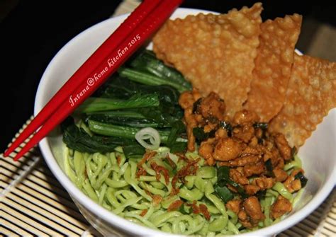 Resep Mie ayam pangsit hijau oleh Intana Widodo - Cookpad