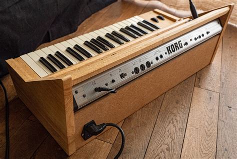 MATRIXSYNTH: Unique Korg R3 synthesizer in a custom wooden high quality case