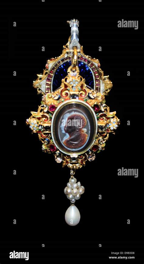 The drake jewel circa 1586 hi-res stock photography and images - Alamy