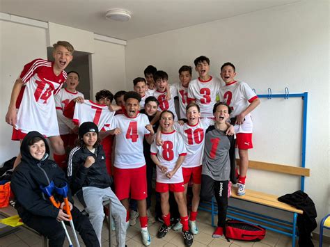 Football Victoire 5 0 Des U15b Contre Versau Un Match Plein Et Maîtrisé Facebook