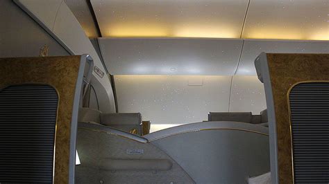 Review: Emirates’ Boeing 777 ‘classic’ first class suite - Executive ...