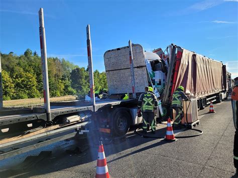 A6 Bei Ansbach Schwerer Unfall Laster Rast Nach Unfall Nahezu