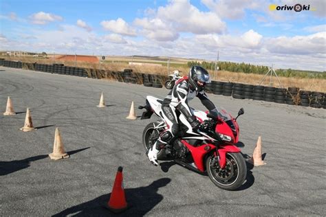 C Mo Actuar Ante Una Frenada De Emergencia En Moto