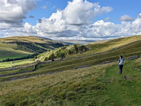 Pub Hiking in the Yorkshire Dales - Planes Terrains & Avocados