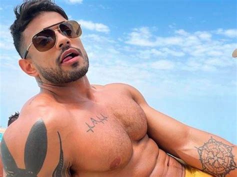 Actor de nopor gay sorprende con el tatuaje más swiftie que existe y se hace viral