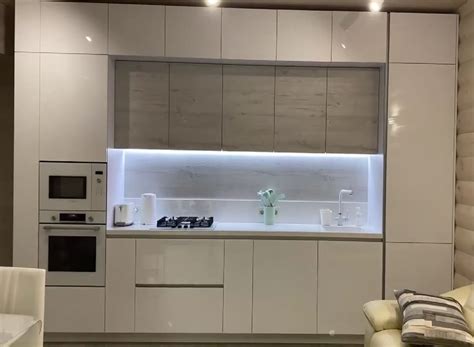 Купить Белую кухню без ручек до потолка - Мебельная фабрика 11