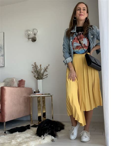 Ways To Wear A Graphic Tee From Summer Into Fall Sydne Style Skirt