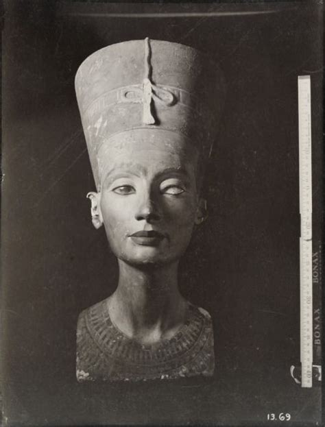 One Of The First Photos Of The Nefertiti Bust Amarna Egypt