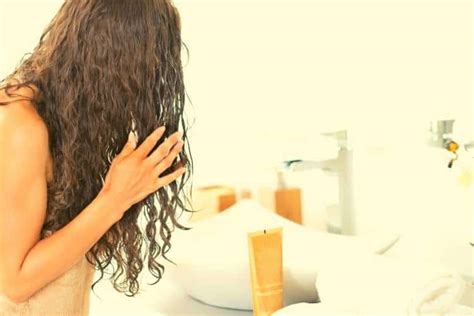 how to keep hair from turning green in pool