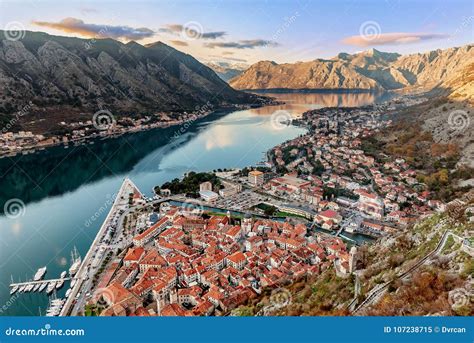 Flyg Sikt Av Den Gamla Staden Av Kotor Montenegro Fotografering F R