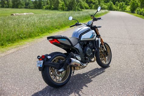 Лучший легкий мотоцикл 2022 года: CFMOTO 700CL-X — Мотоциклы CFMOTO