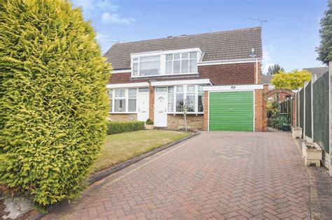 3 Bedroom Semi Detached House For Sale In Cranham Drive Kingswinford